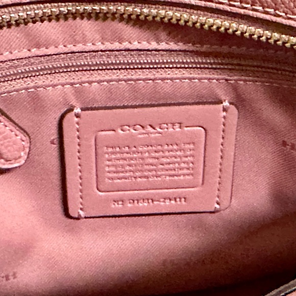 EUC Coach Camera Leather Crossbody Pink Bag with Tassle - Picture 9 of 9